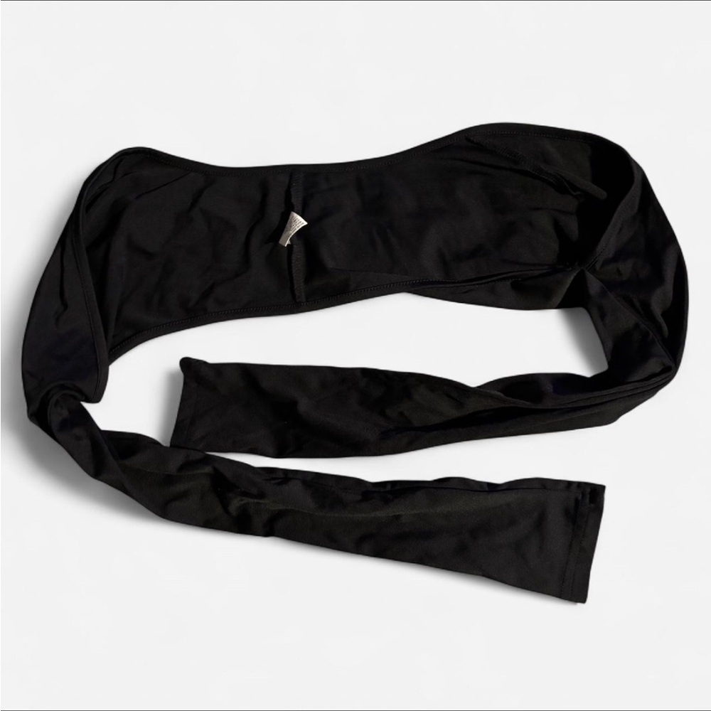 ˚⟡˖ ࣪  black sleeves perfect to wear with tube tops or workout tops